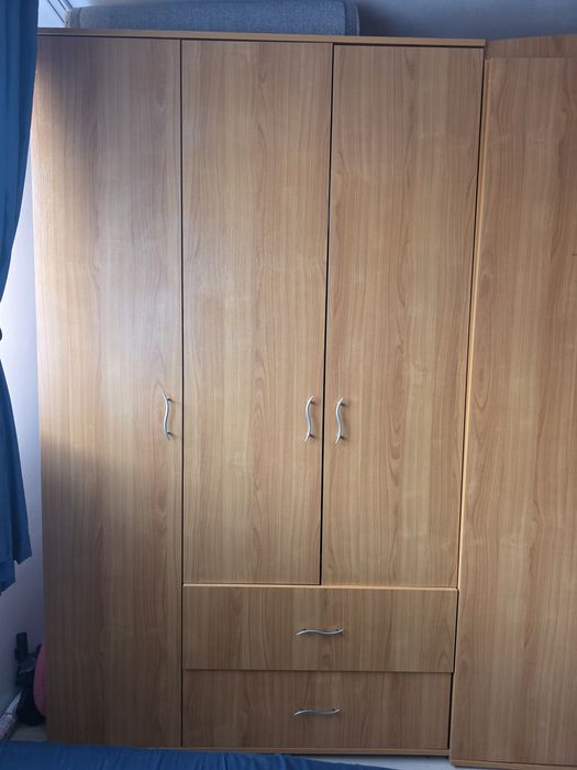 Vand set dulap 3 usi 2 bucati si comoda tv -2 bucati