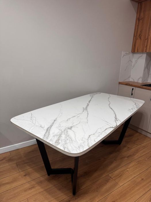 Стол на 6 персон!