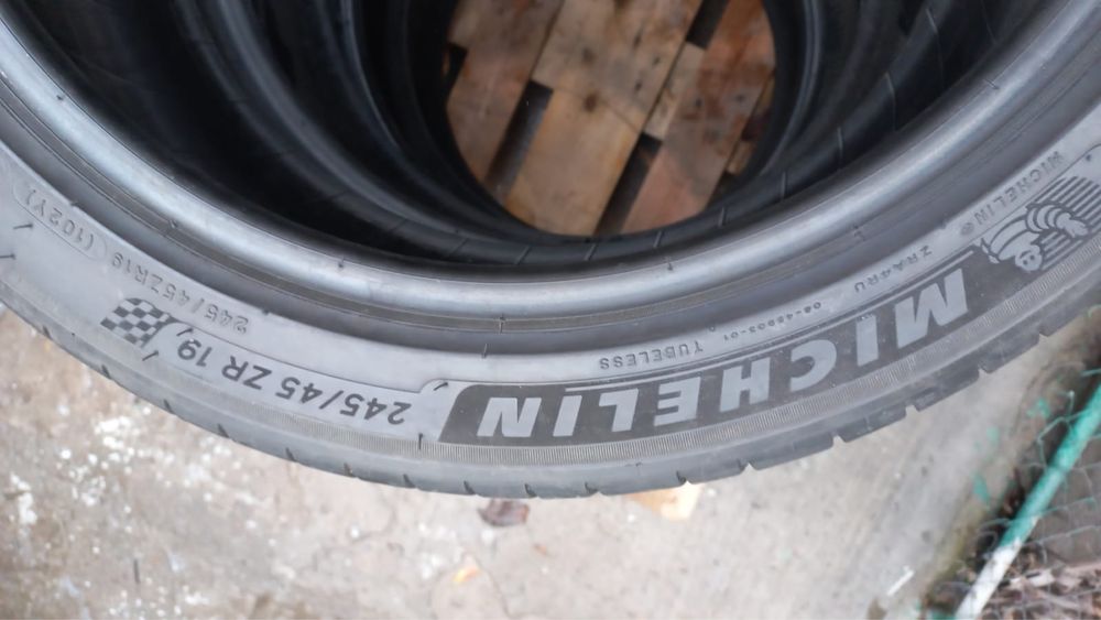 шины комплект R19 245/45 Michelin