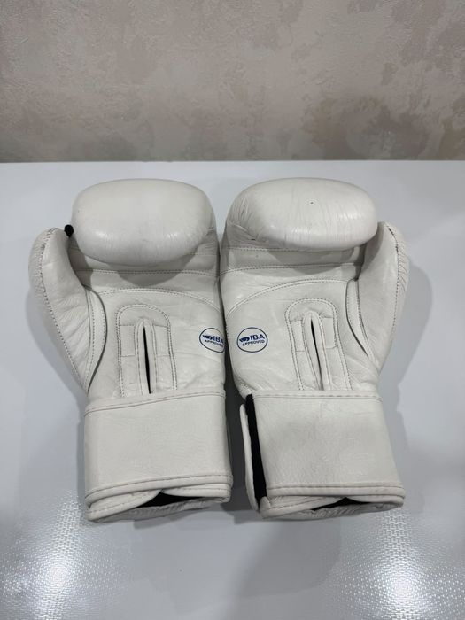 Продам перчатки AIBA