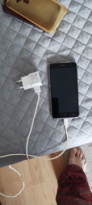 De vânzare 2 telefoane mobile