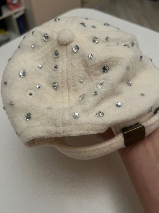Продам кепку теплую со стразами