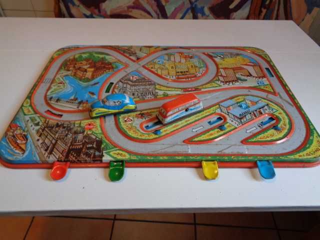 Valize vechi de epoca ,jucarie  copii circuit curse  veche,de colectie