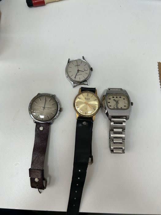 Vând ceasurii  de mânǎ Raketa