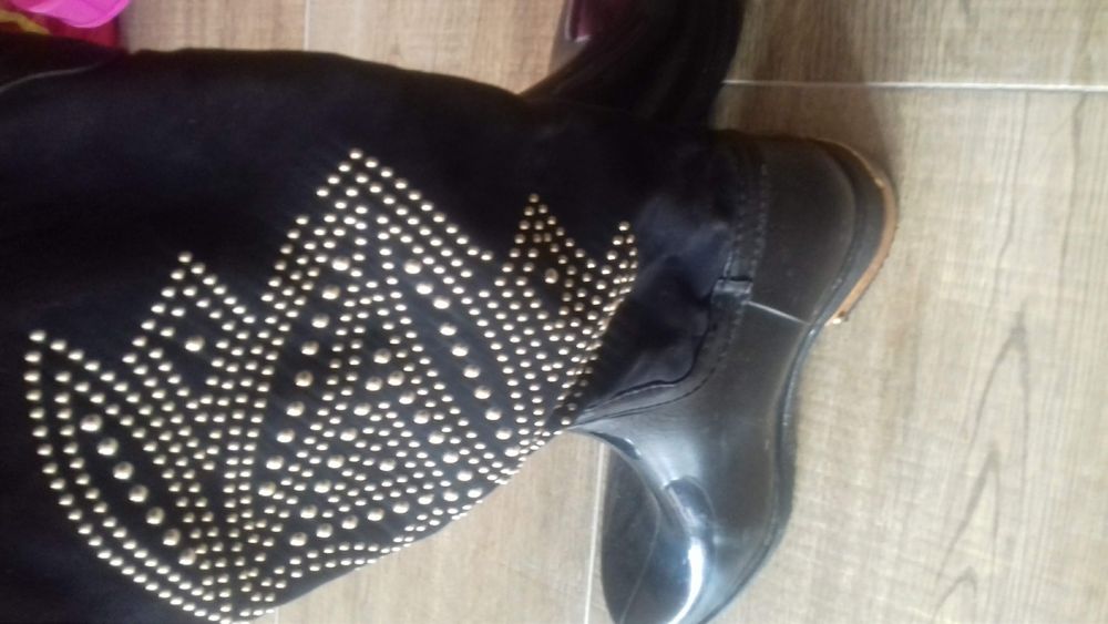 дамски ботуши с бродерия