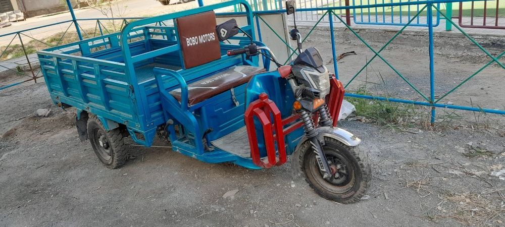 1тонна жук тартатугын электромотороллер сатылады, аккумуляторы зор.