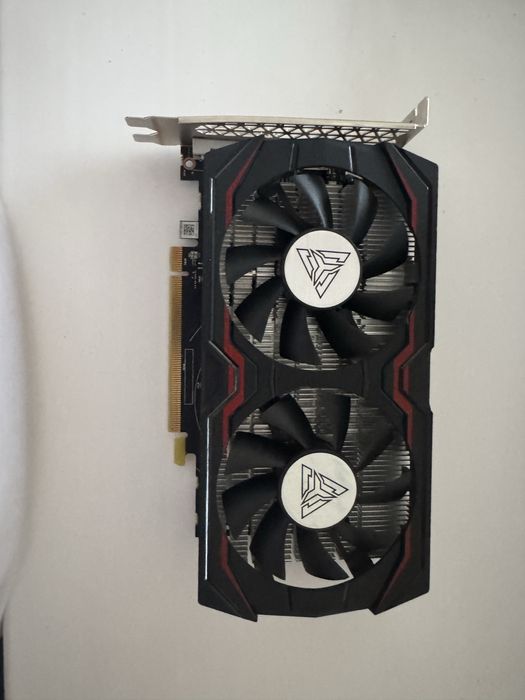 Видеокарта AMD Radeon RX 580 есть в количестве