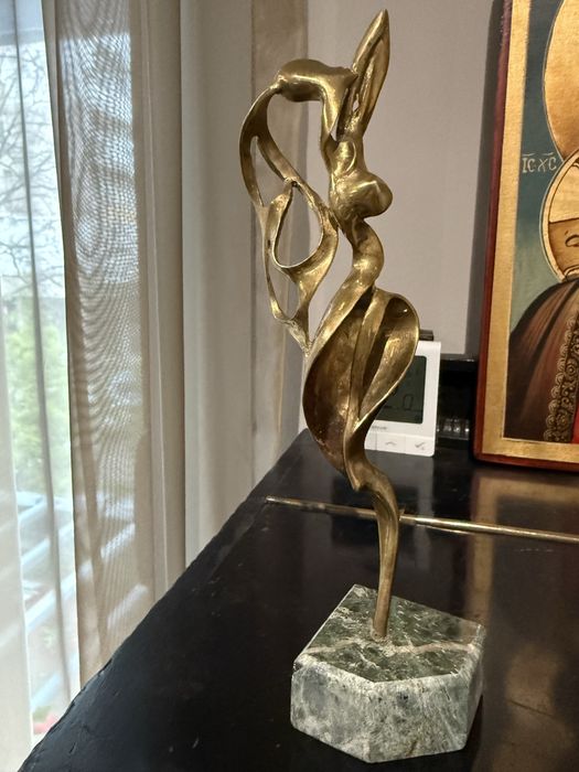 Статуетка от месинг,малка пластика,цена 95 евро.