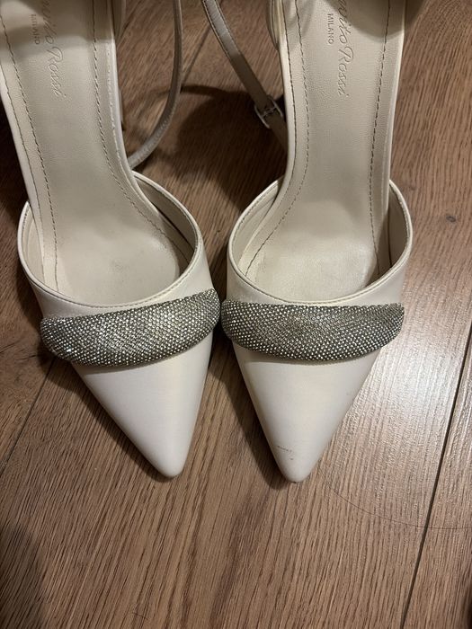 каблук белый со стразами,почти новые