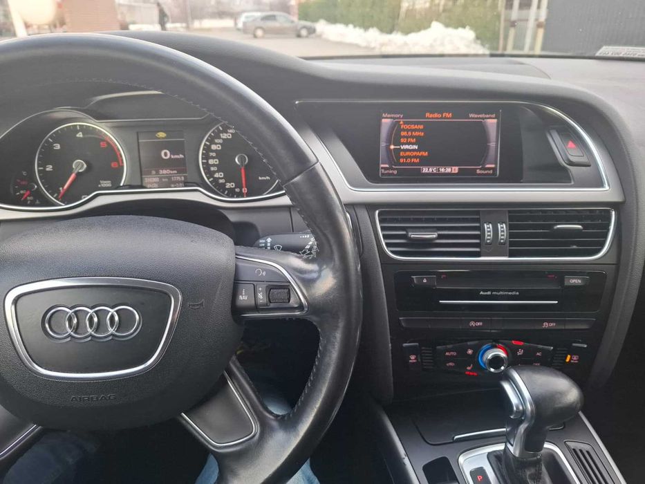 Audi A4 Avant FACELIFT 2.0 TDI 143CP, 2012, cutie automată.