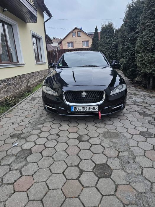 Vând sau schimb jaguar xj perfect funcțional avariata aripa fata