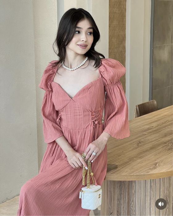 Платье в нежно персиковом цвете