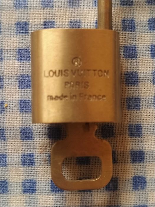 оригинален малък катинар Louis Vuitton