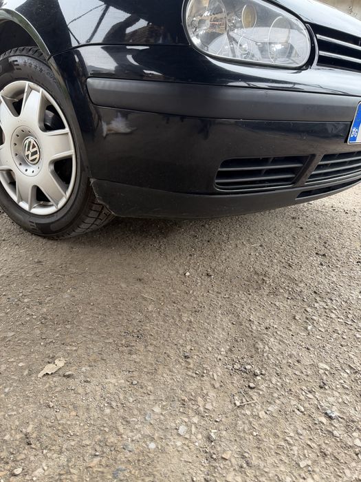 Предна броня черна  за volkswagen golf 4