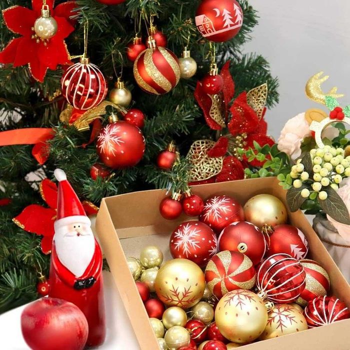 Комплект от 44 броя топки за елха с различни размери, червено и златно
