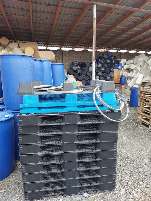 Продам пластиковые поддоны