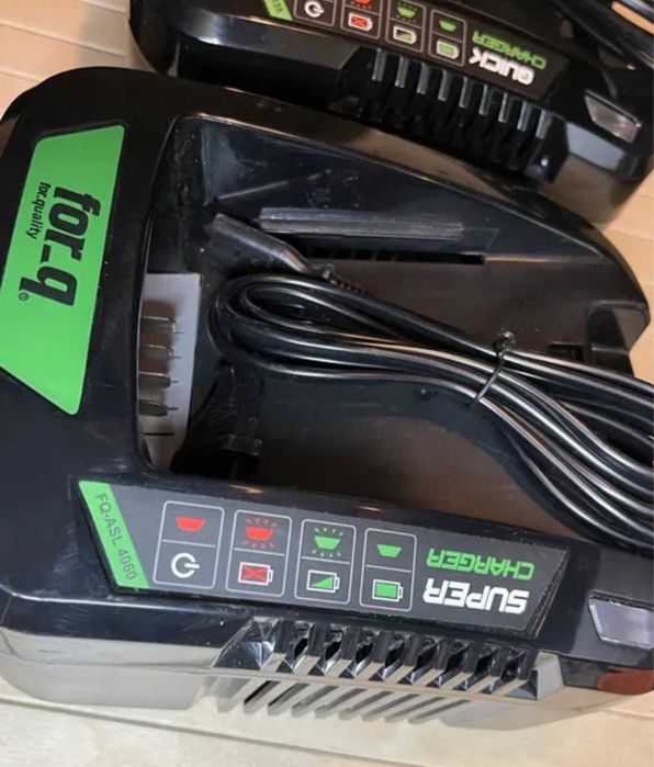 Incărcător de 40V de la brandul For_q,