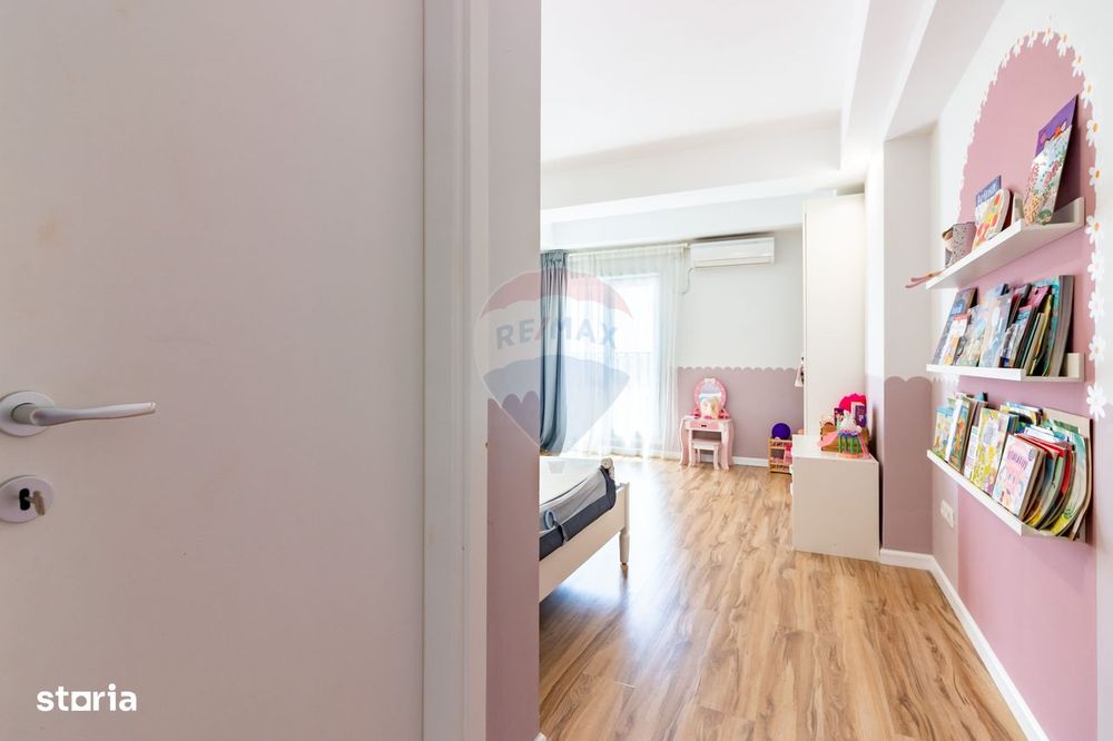 Apartament cu 4 camere de vanzare in Cosmopolis, parcare, terasa 50 mp