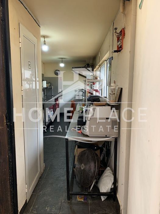 Заведение за бързо хранене, разположено в ж.к. Възраждане I