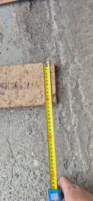 Vand caramida samota pret 3 lei bucata