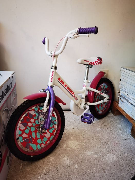 Детски велосипед 16" с помощни колела