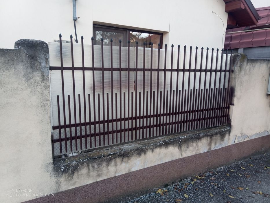 Porti diferite modele