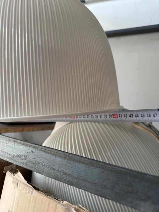 Люстры белые 3 шт черные 2 шт