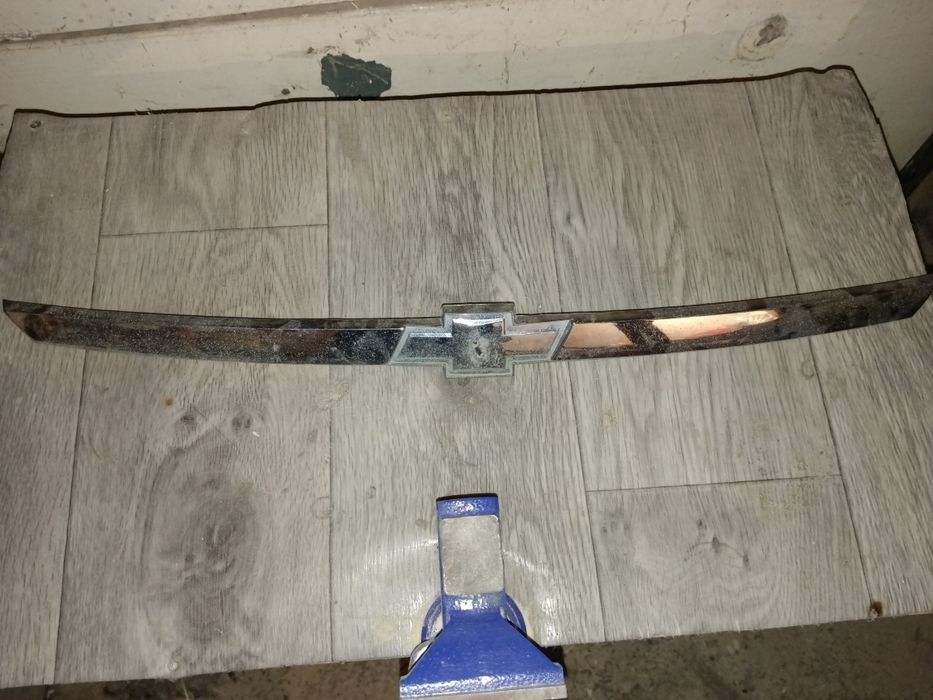 Накладка на решетку радиатора  Лачетти