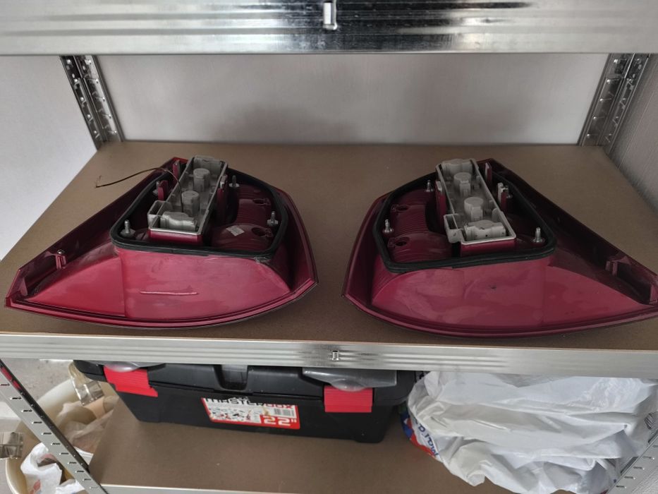 Задна лява стоп светлина .