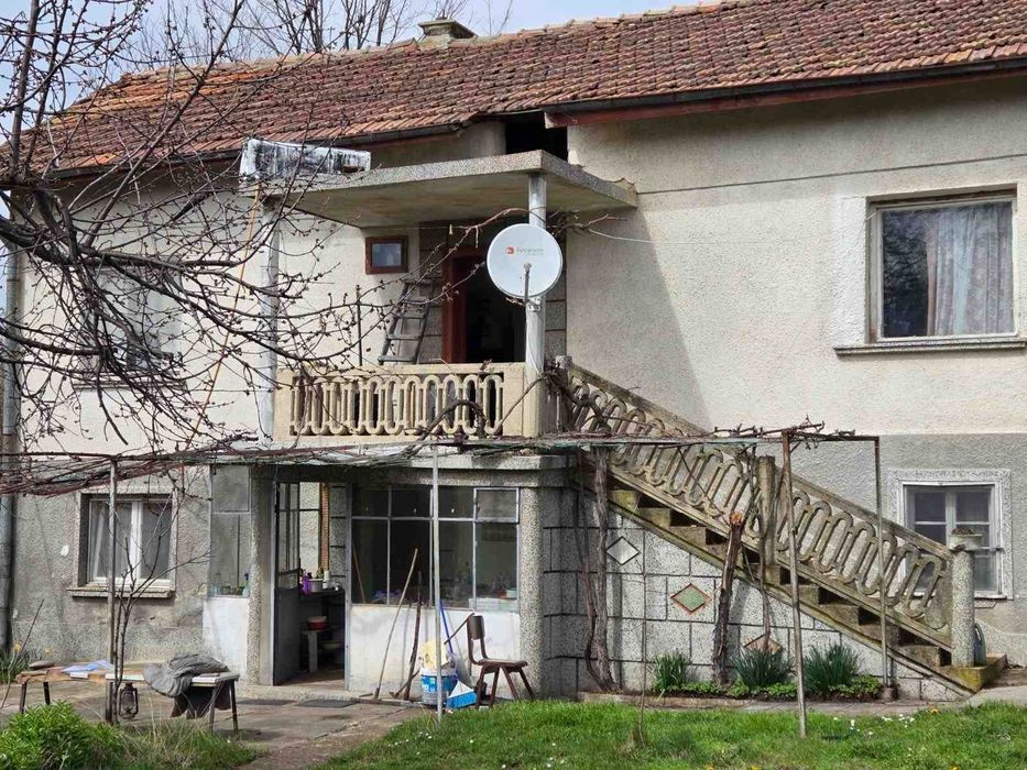Продавам имот в с.Долна Диканя