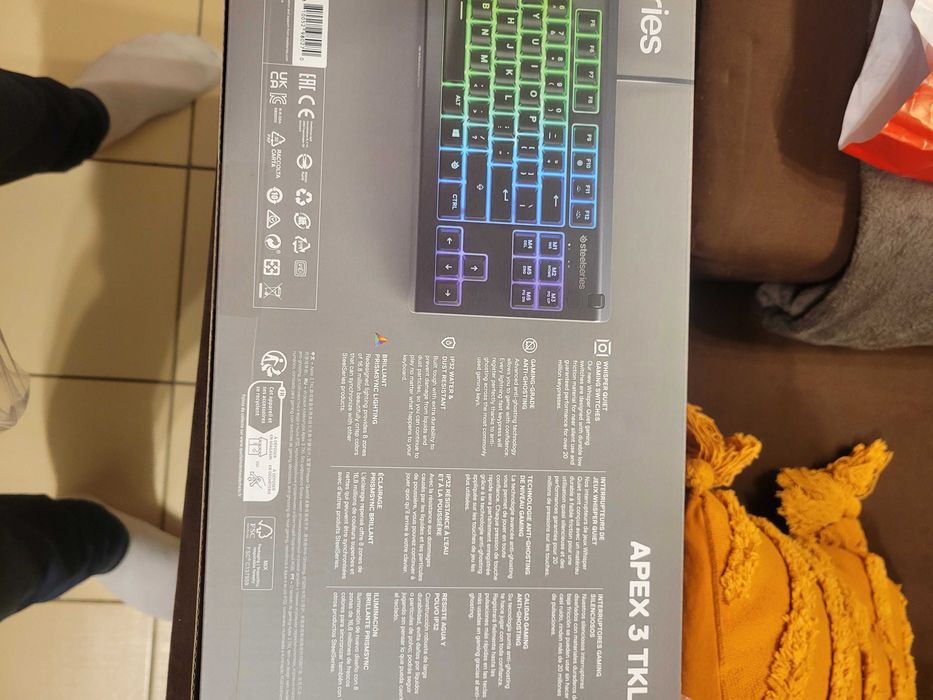 Клавиатура SteelSeries Apex 3 TKL - чисто нова, US layout
