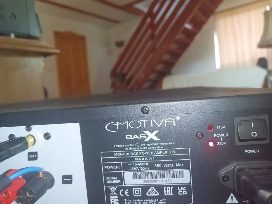 Vând 2x Amplificator Monoblock Emotiva BasX A1, pereche completă. Pret per pereche.