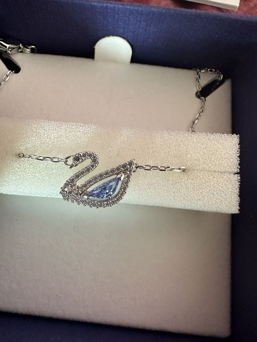 Колие лебед swarovski