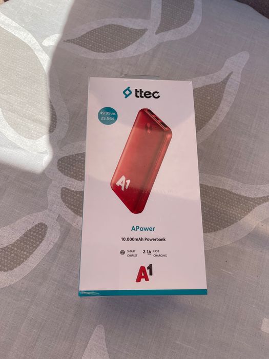 Продавам чисто нов телефон-черен