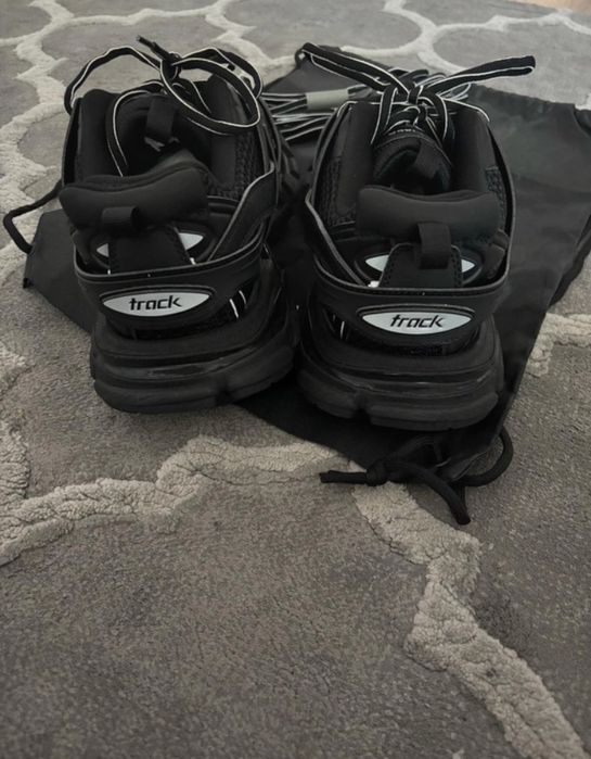 Balenciaga track