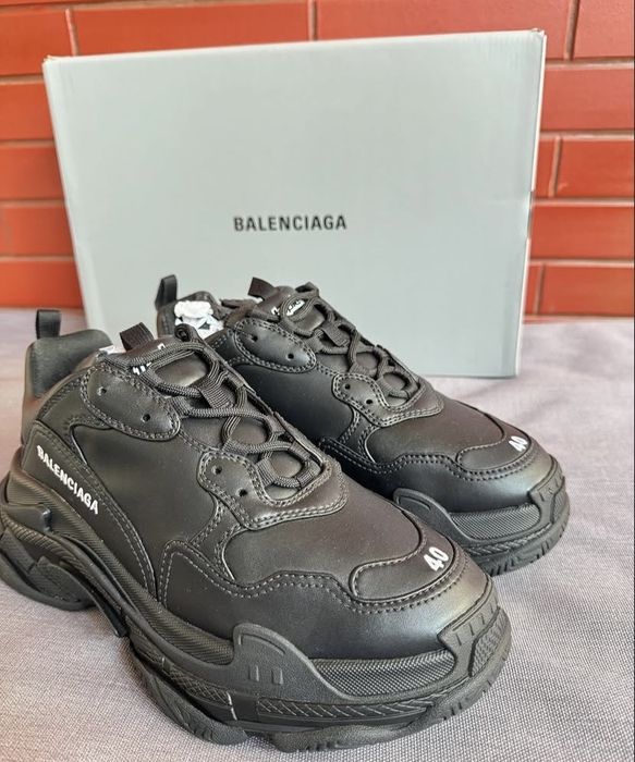 Adidasi balenciaga triple s black lucios