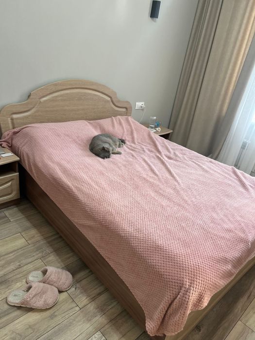 Продам спальный гарнитур