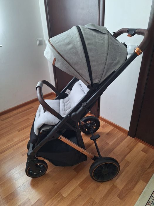 Продам стильную прогулочную коляску в отличном состоянии!