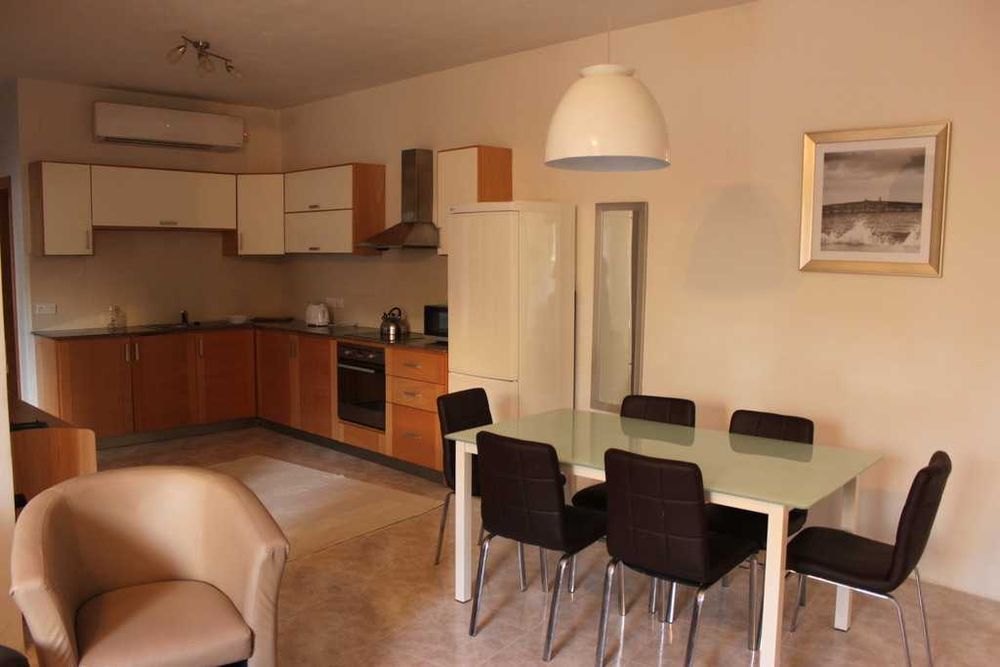 Тристаен апартамент в Младежки Хълм