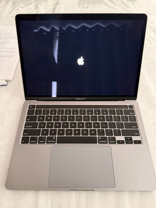 MacBook Pro 13", 2020, Two Thunderbolt 3 ports