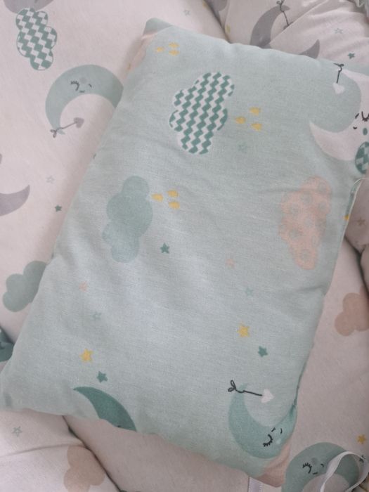 Бебешко гнездо с възглавница и игрсчки