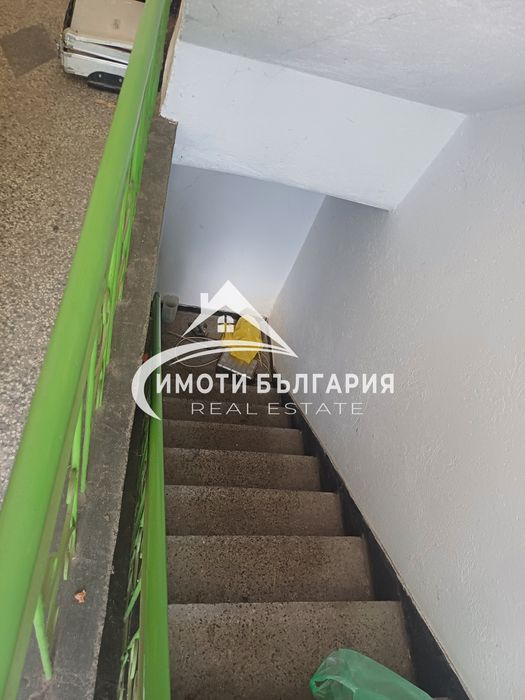 Къща на 2 ет.в гр.Карлово с гараж