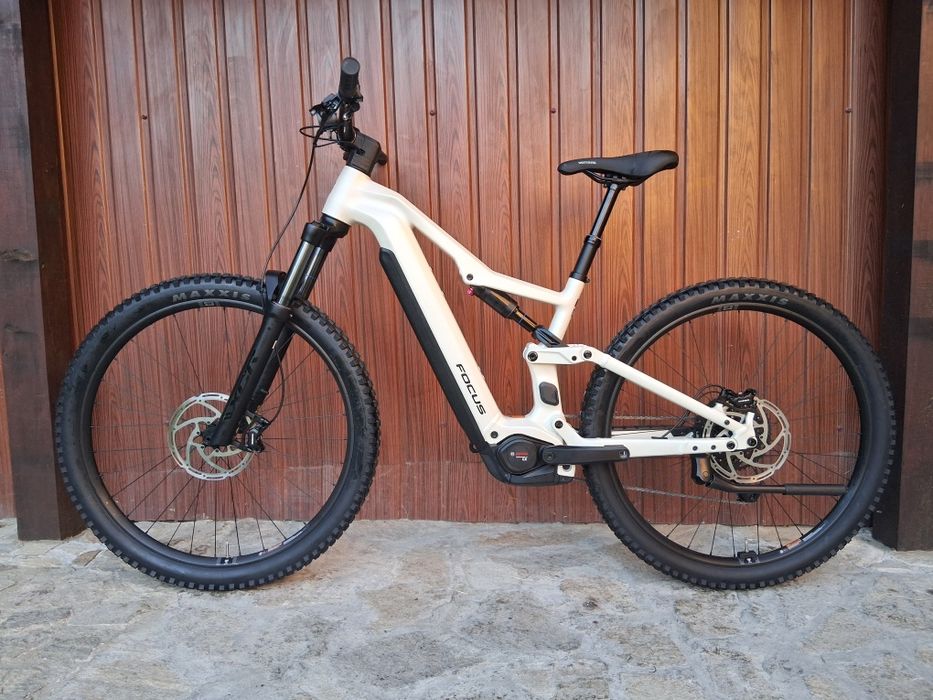 Focus  THRON 7,   800WH / saiz --M/2026g