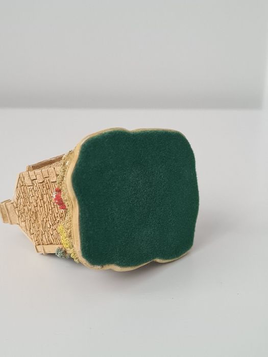 Колекционерска фигурка Lilliput Lane Pineapple Spa