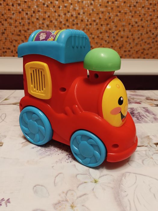 Паровозик Fisher Price.