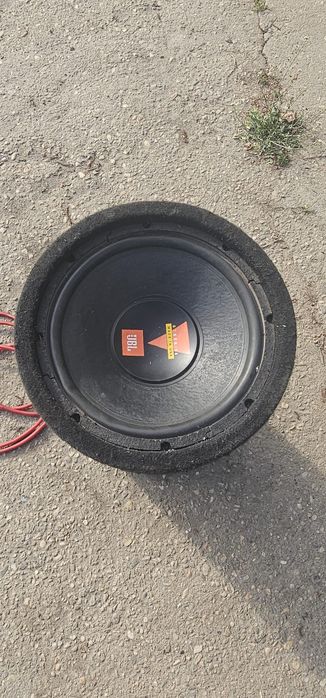 Vând subwoofer JBL 400W+ Statie