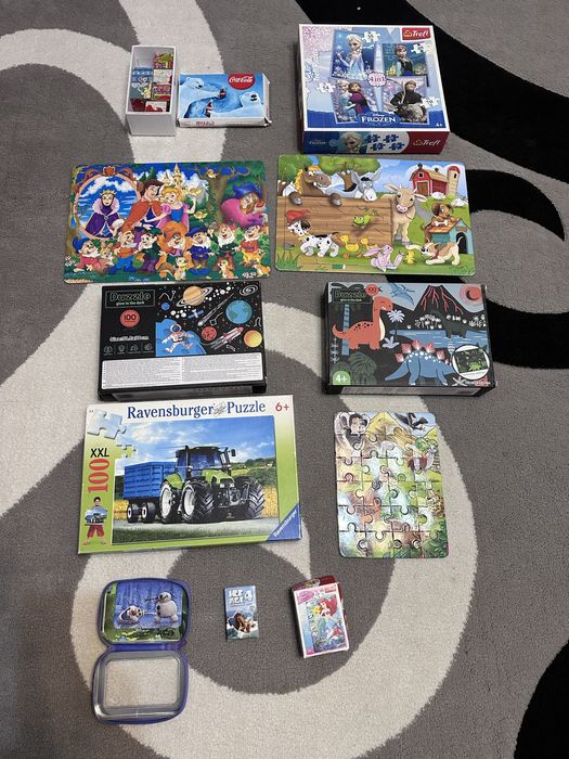 Tablă, banca-masa, carti si puzzle-uri copii 2-5 ani