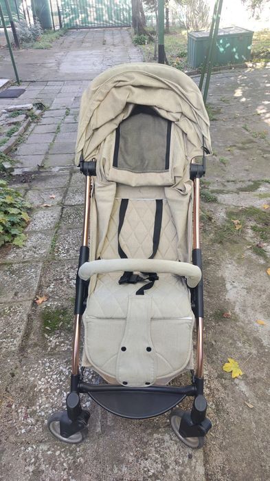 Продавам детска количка – здрава и удобна