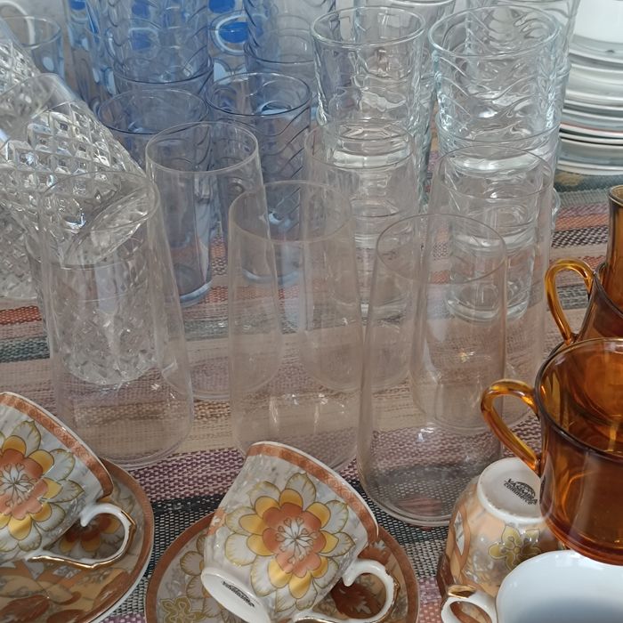 Сервизи чаши чинии керамика кристални чаши, юзчета