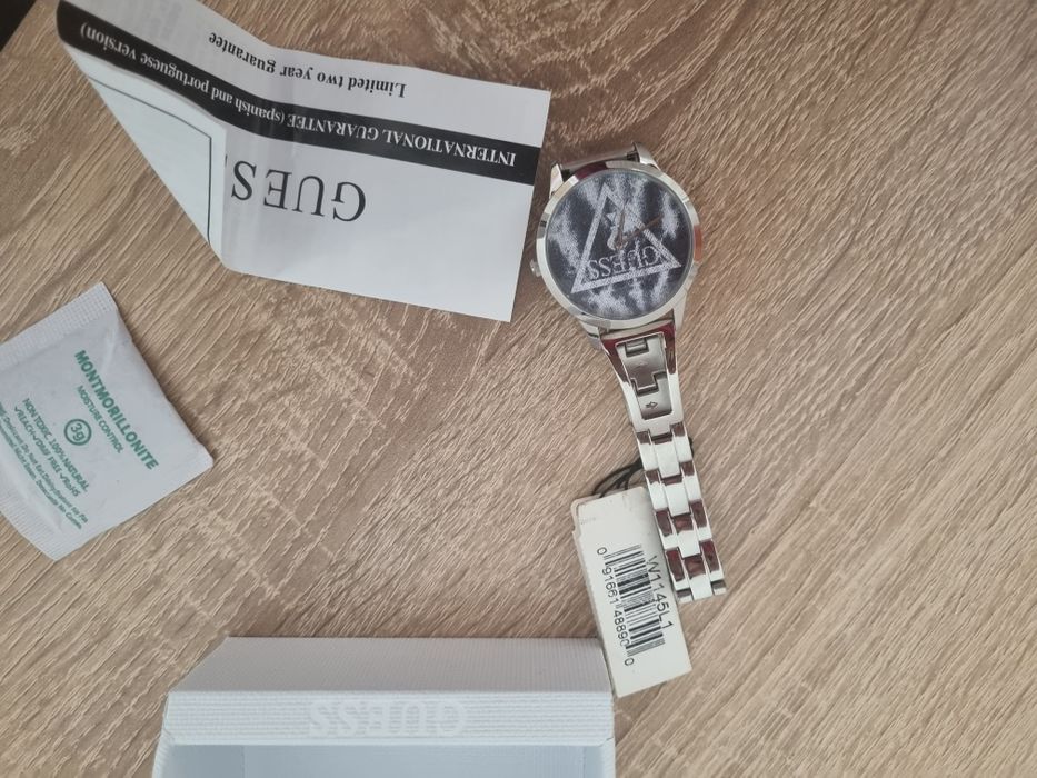 Нов оригинален часовник Guess